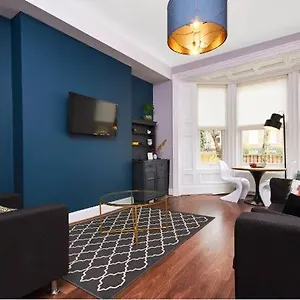 Lovely Boutique In - Ground Floor Apartment